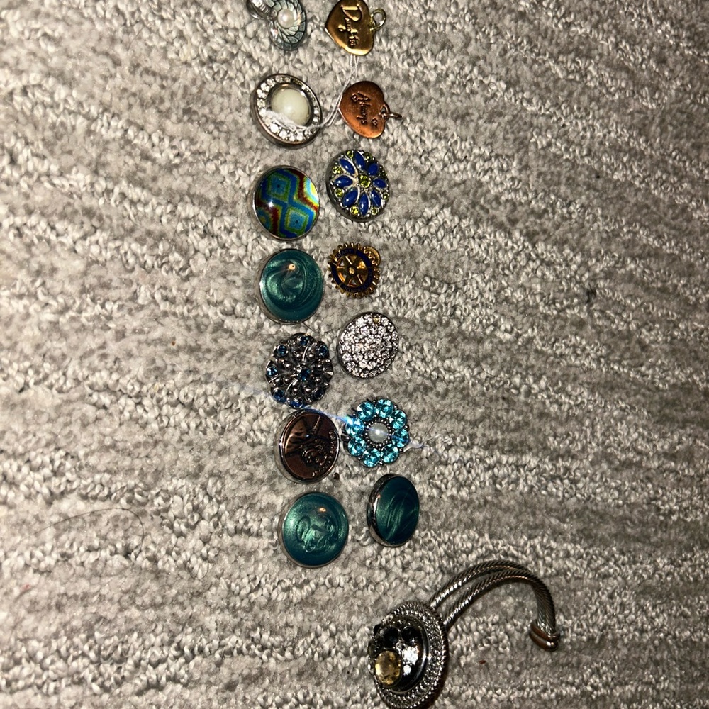 Assorted Jewelry Collection - Picture 15 of 16